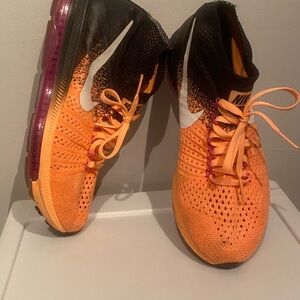 WOMENS NIKES SHOEs, USED, SIZE: 7